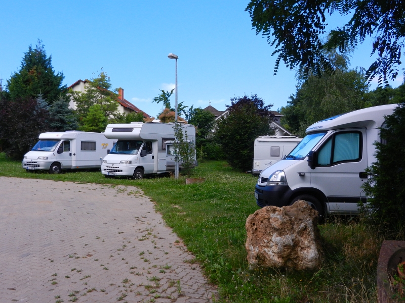 DSCN0255.JPG - Insgesamt stehen hier und heute 5 Wohnmobile auf dem wirklich sehr schönen Stellplatz.