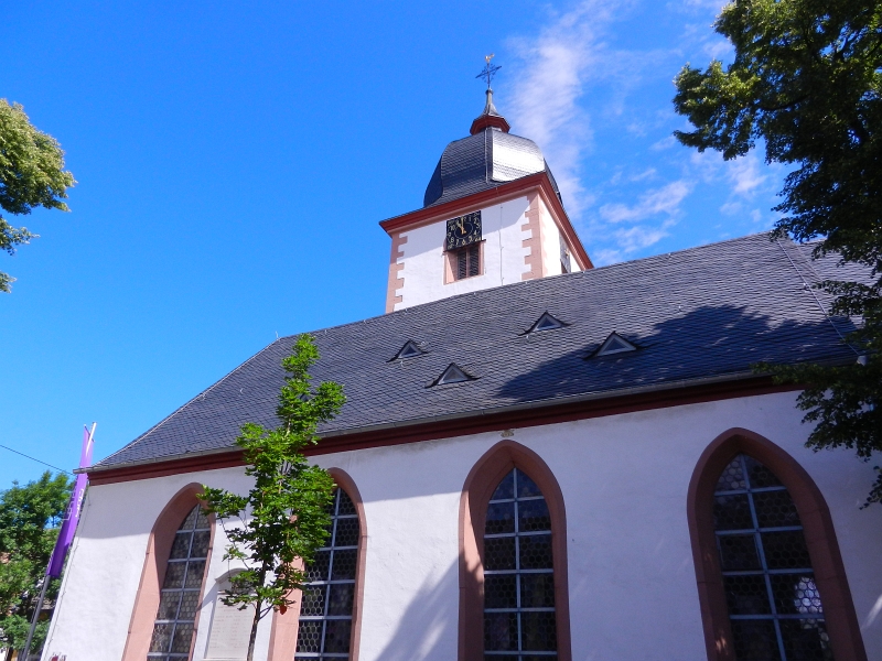 DSCN0270.JPG - Die evangelische Pfarrkirche St. Remigius.