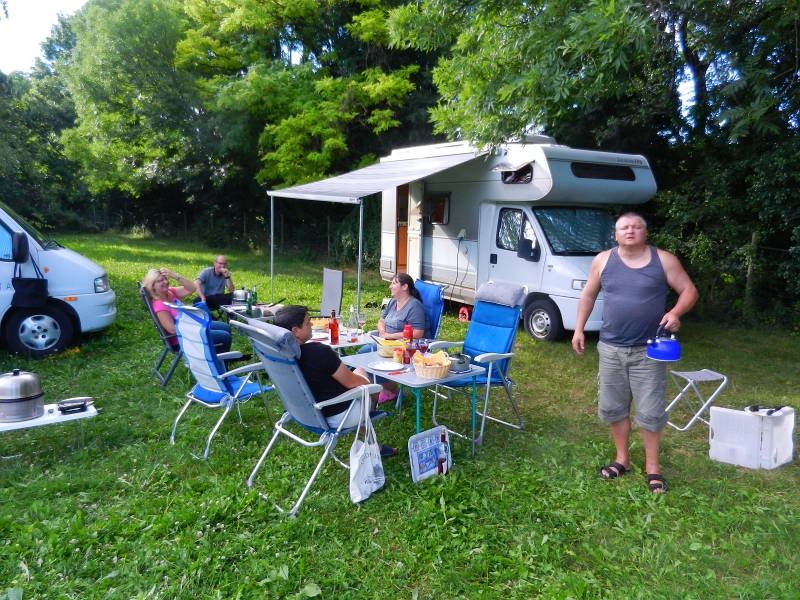 DSCN0350.JPG - Ausgeruht und erholt beginnt der nächste Programmpunkt... GRILLEN!!! Klar doch!