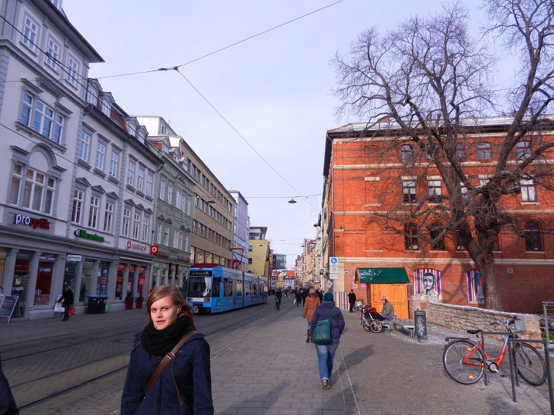 DSCN3568.JPG - Die Straßenbahn fährt hier echt im 10-Minuten-Takt, wir kommen so ganz bequem überall in die Stadt und zurück.