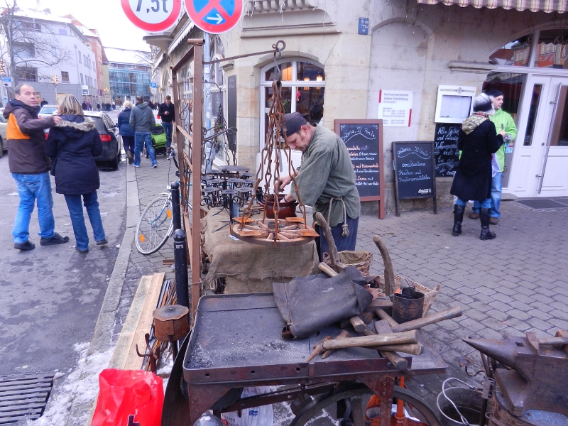 DSCN3610.JPG - Auf dem Wenigemarkt, am östlichen Ende der Krämerbrücke, befindet sich ein mittelalterlicher Weihnachtsmarkt.