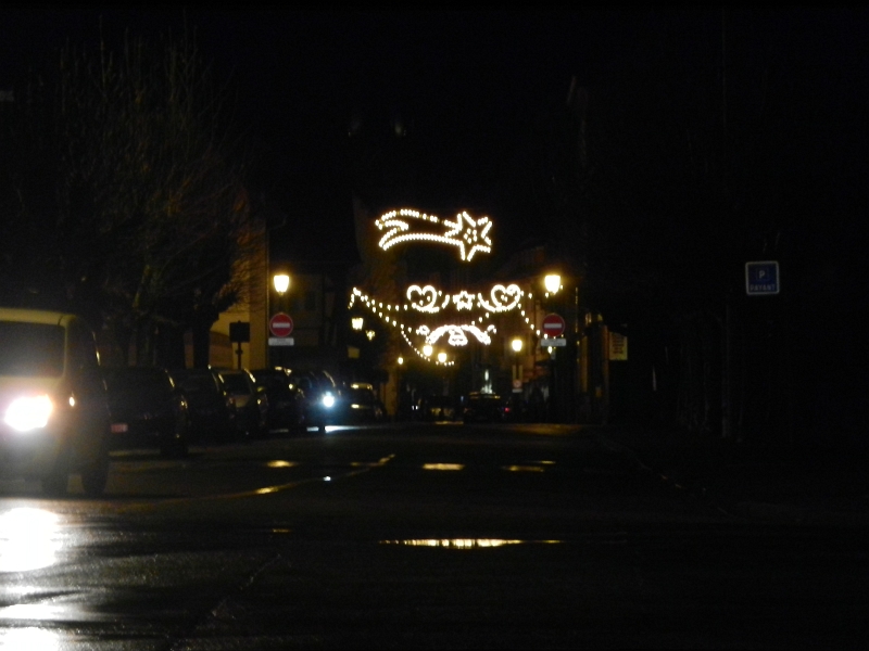 DSCN4811.JPG - Wissembourg ist noch schön geschmückt.