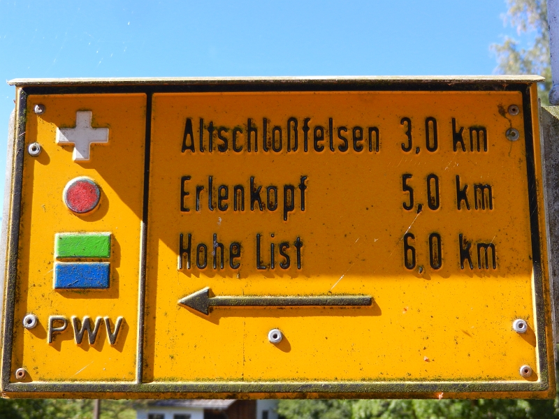 DSCN1030.JPG - Aha, es sind von hier nur 3km bis zum Altschloßfelsen.