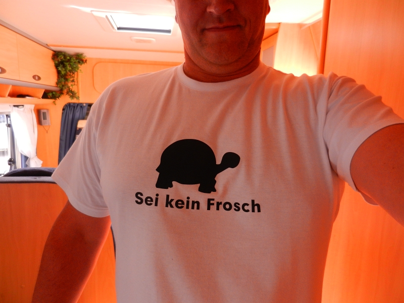 DSCN1160.JPG - Biene wuselt in der Wohnnung und ich mach das Dixi startklar! Ich bin ja auich kein Frosch! ;-)