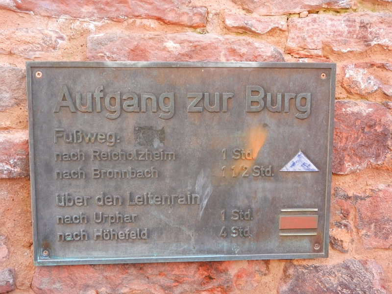 DSCN5804.JPG - Wir laufen hoch zur Burg.