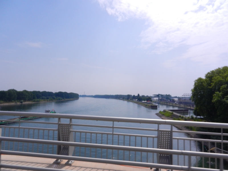 DSCN1015.JPG - Zu guter Letzt überqueren wir den Rhein bei Ludwigshafen und sind kurz darauf wieder daheim.