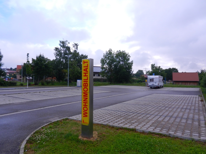 DSCN0488.JPG - Der Platz ist echt schön. Die Straße ist zwar direkt daneben aber ich denke Abends bzw. Nachts ist's hier sehr ruhig.