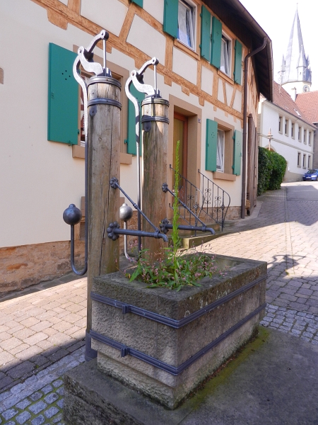 DSCN0496.JPG - Ein alter Brunnen...