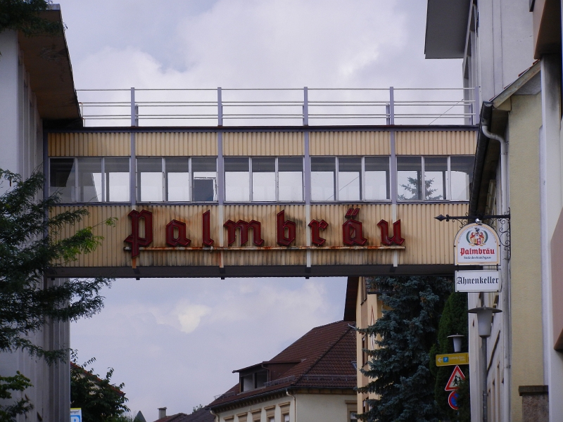 DSCN0504.JPG - ...und natürlich schauen wir an der Palmbräu-Brauerei vorbei...