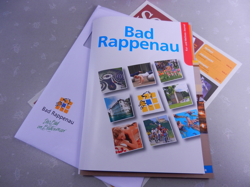 DSCN0547.JPG - Im Dixi angekommen studieren wir das Begrüßungspaket von Bad Rappenau, welches wir im RappSoDie bekommen haben.