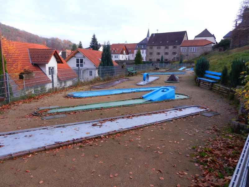 DSCN3445.JPG - Dann entdecke ich eine "gigantische" Minigolfanlage :-)