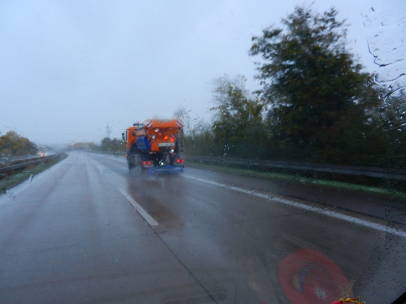 DSCN3226.JPG - Das erste Streuauto auf der Autobahn!!! Unterwegs haben wir etliche gesehen!