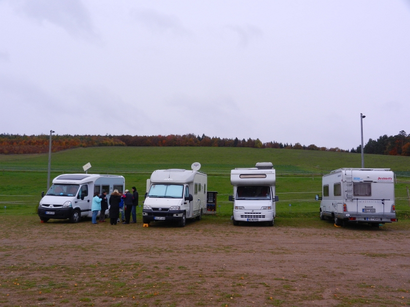 DSCN3242.JPG - Der "Chef" Kalli hat hier wirklich ein sehr schönen Stellplatz geschaffen, mit allem drum und dran was man sich als "Camper" wünscht.