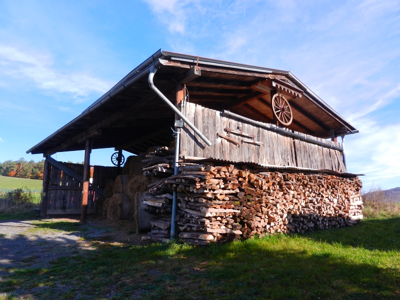 DSCN3330.JPG - Das ist der Heuschuppen, wo wir gestern unseren Stehkreis hatten.