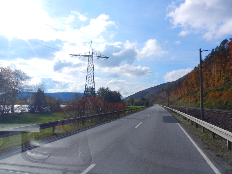 DSCN3345.JPG - Weil das Wetter so schön ist, fahren wir aber "über Land" bzw. den Main entlang. Wir wollen schauen, ob in Wertheim das Expocamp evtl. offen hat!