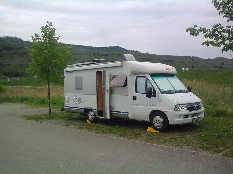 Bild0728.jpg - ...und landen schließlich in Oberrotweil am Schwimmbad auf einem kostenlosen Stellplatz direkt im Kaiserstuhl.