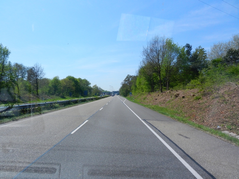 DSCN6405.JPG - Wir fahren einfach von der A5 runter und benutzen die parallel verlaufende B36 bis Karlsruhe und wechsel auf die andere Rheinseite und kommen über die B9 nach Lauterbourg an die Grenze zu Frankreich.