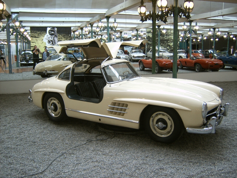 IMG00009.JPG - Der darf natürlich nicht fehlen. Wobei es sich hier um den 300SL von Fritz Schlumpf handelt.