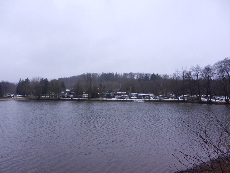 DSCN4556.JPG - Das Wetter ist bescheiden, darum laufen wir nur kurz um den See...