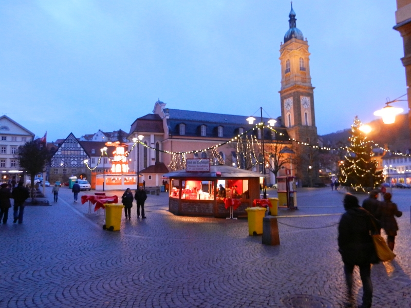 DSCN4642.JPG - Im Vordergrund sieht man den Bratwurststand!