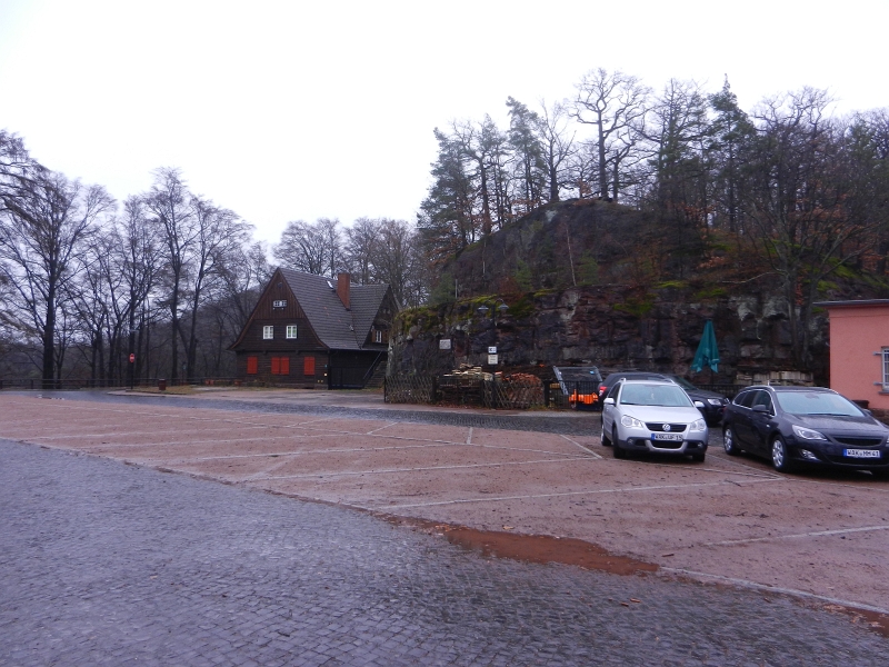 DSCN4661.JPG - Am nächsten morgen haben wir im Campingpark Eisenach ausgecheckt und sind anschliesend hoch zur Wartburg gefahren. Hier ein Bild vom großen Parkplatz uinterhalb der Burg.