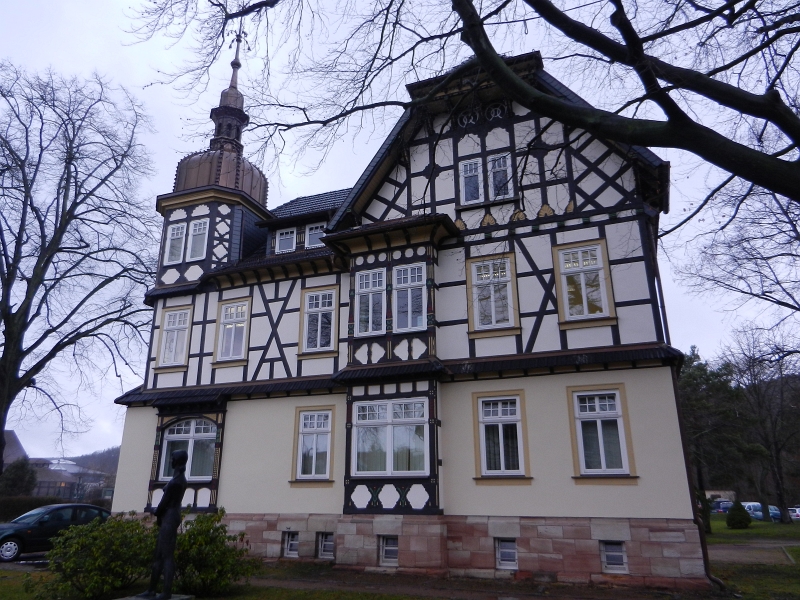 DSCN4699.JPG - Danach laufen wir zum Keltenbad um uns anzumelden (Gelesen auf einer Infotafel am Stellplatz). Der Stellplatz ist übrigens kostenlos, nur Strom wird am Automat gezahlt.