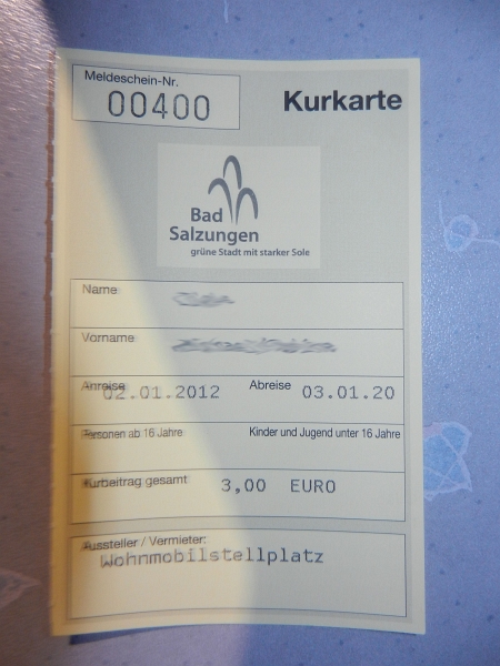 DSCN4715b.JPG - An der Touristinfo müssen wir für den kostenlosen Wohnmobilstellplatz €3,00 Kurtaxe bezahlen. Immerhin bekommen wir dann heute Abend 10% Rabatt auf das Keltenbad.