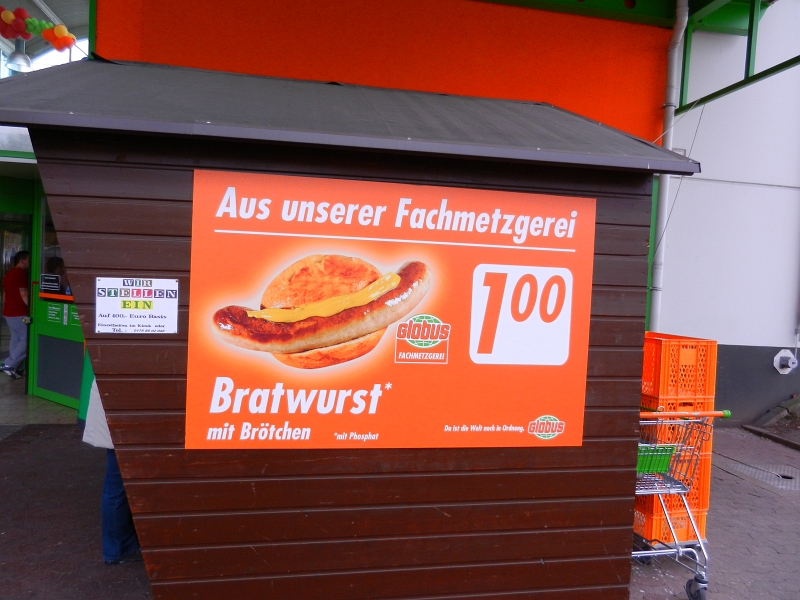 DSCN5984.JPG - Am Ausgang wartet eine Bratwurst auf uns! :-)