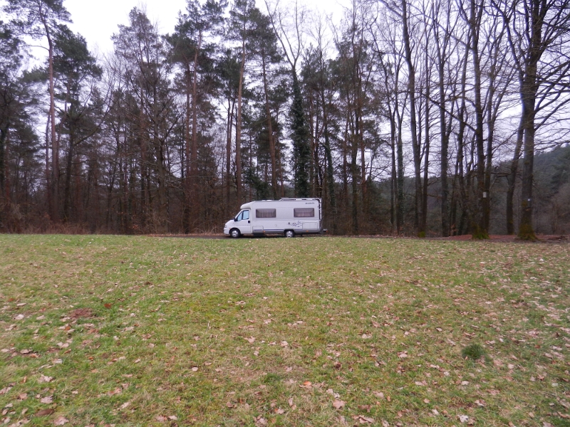 DSCN7824.JPG - Oberhalb vom Weissensteinerhof ist ein Wanderparkplatz, wo wir die Nacht über bleiben... Unten am Lokal ist der Bordatlas-Stellplatz eingetragen, hier oben stehen wir aber besser ;-)