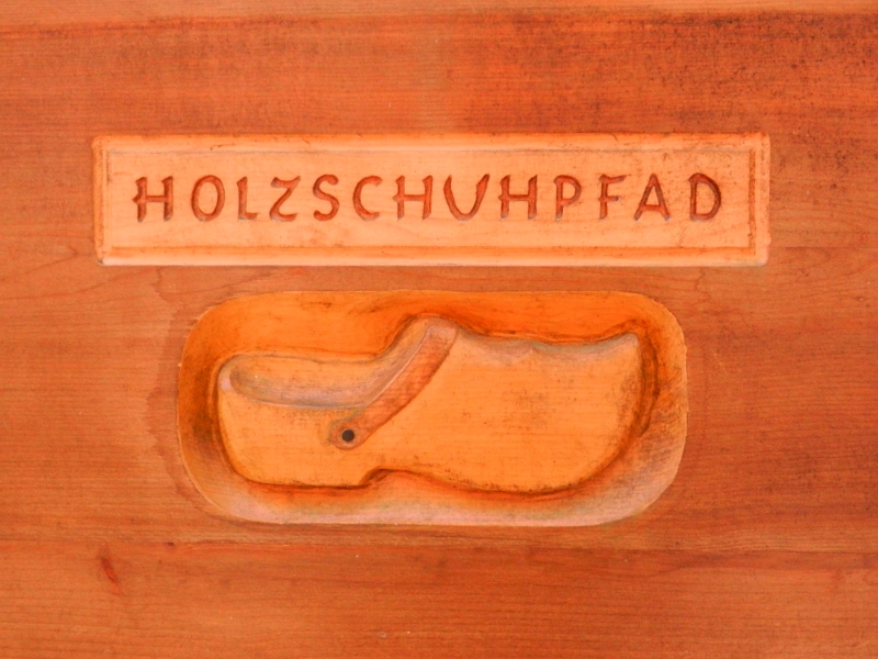 DSCN7894.JPG - Wir begeben uns erneut auf den Holzschuhpfad...