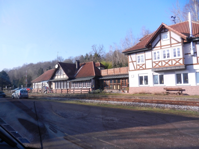 DSCN8005.JPG - In Dahn-Reichenbach schauen wir uns das "Alte Bahnhöfel" an, dort befindet sich ein Stellplatz für Wohnmobile... Mit Sicherheit werden wir hier auch einmal übernachten!