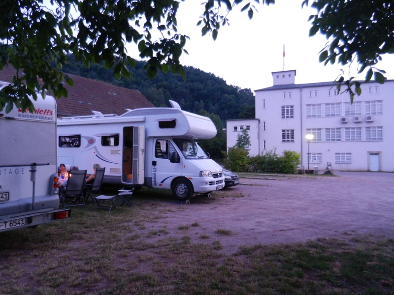 DSCN1075.JPG - Wir stehen übrigens direkt hinter dem Schuhmuseum auf dem Stellplatz.