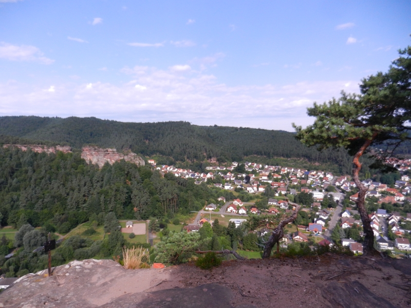 DSCN1112.JPG - Der Blick über Hauenstein ist echt umwerfend von hier oben!