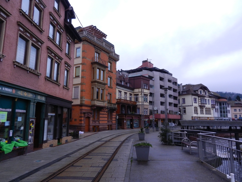 DSCN3910.JPG - Von hier kann man u.a. nach Karlsruhe mit der S-Bahn fahren.