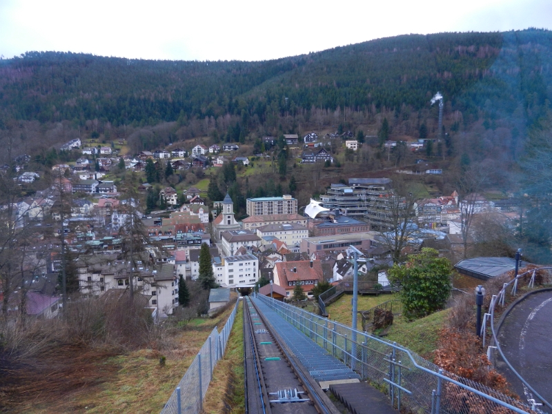 DSCN3925.JPG - Die Fahrt in einer der modernsten Seilbahnen Europa's geht los...