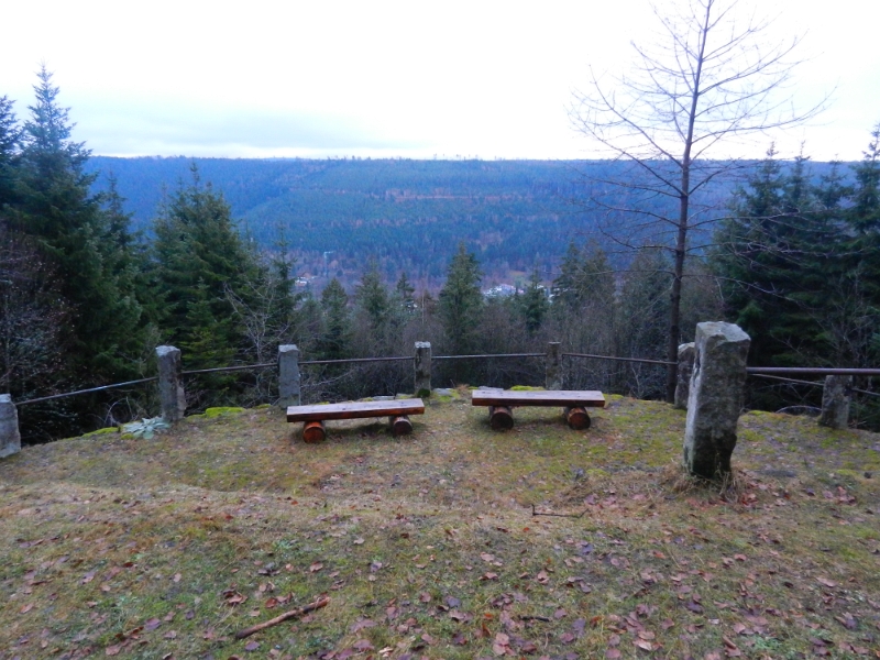 DSCN3972.JPG - Ein letzter Blick in's Tal... Wir erreichen kurz danach die Bergstation und fahren direkt wieder in den Ort hinunter.