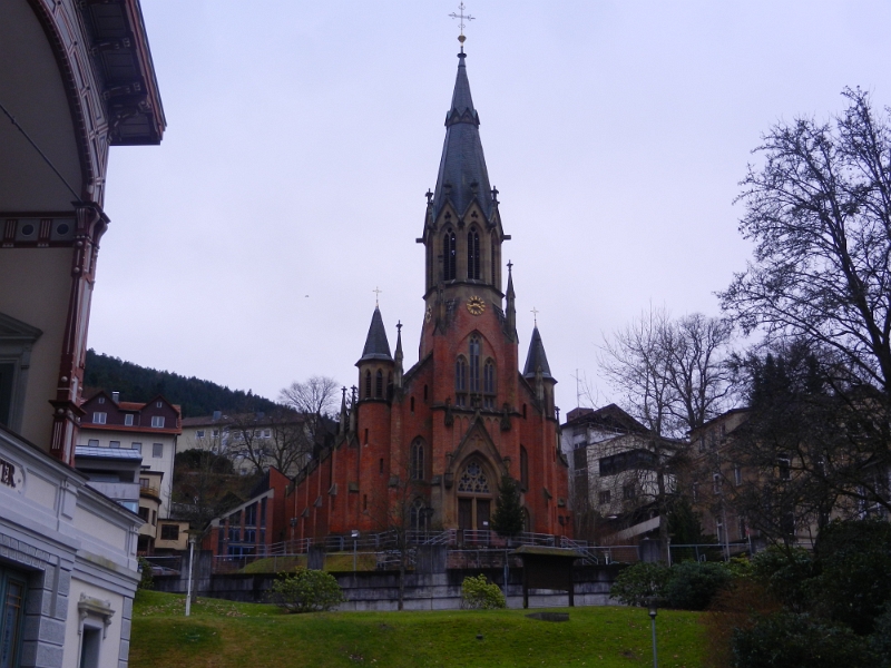 DSCN3973.JPG - Auf dem Weg zurück zum Stellplatz laufen wir auf der anderen Seite der Enz.Hierbei entdecken wir die St. Bonifatius Kirche.