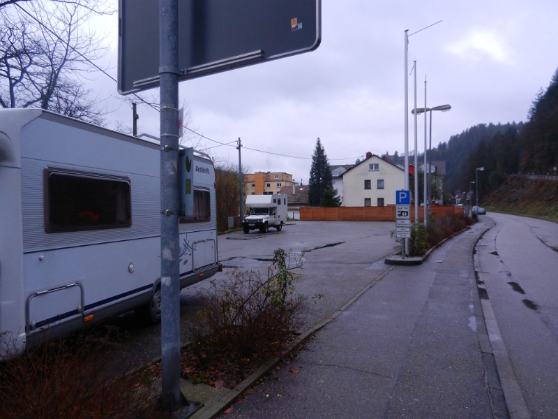 DSCN4004.JPG - Am Stellplatz in Gernsbach an der Murginsel angekommen, nutzen wir die V/E.