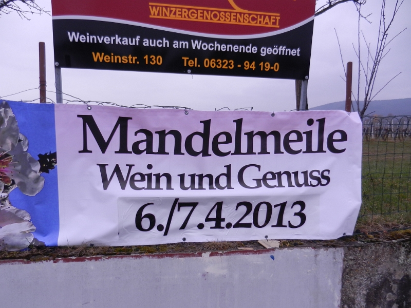 DSCN8212.JPG - ...finden wir das dementsprechende Plakat.