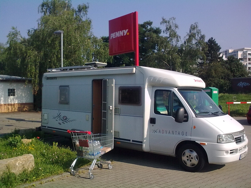 Bild1309.jpg - Wir wollen heute mal wieder in "Urlaub" für ein Wochenende fahren. Wohin wissen wir noch nicht, lediglich grob die Richtung und nicht so weit weg. Biene muss heute (Samstag) noch bis 17:00 Uhr arbeiten. Ich mache derweil das Dixi startklar, geh einkaufen und stell den Sekt kalt.