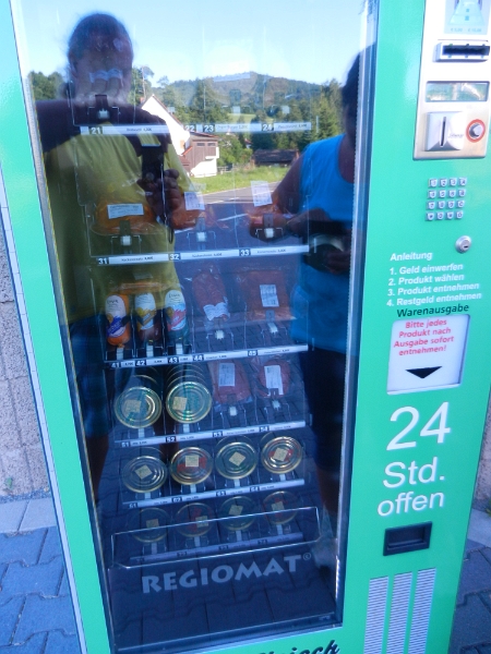 DSCN0845.JPG - So, genug den Wurstautomat bewundert... Wir müssen nach Hause!!!TSCHAU!!!