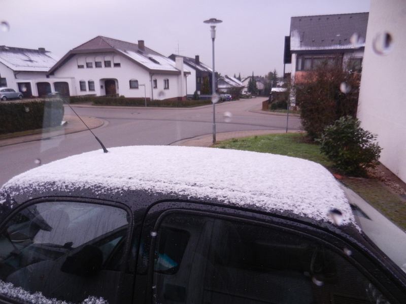 DSCN7030.JPG - Immerhin sind die Straßen frei und so düsen wir einfach mal los. Wenn das Wetter schlimmer wird, bleiben wir dann einfach dort, wo wir uns dann gerade befinden. Basta!!!Das ist der größte Vorteil, wenn man mit einem Reisemobil unterwegs ist.