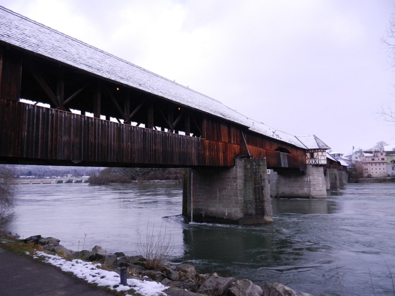 DSCN7093.JPG - Achja, gegenüber ist natürlich die Schweiz!