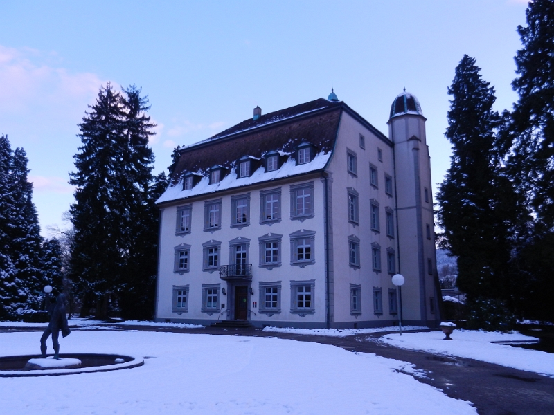 DSCN7146.JPG - Wieder zurück im Schloßpark kommen wir zum Schloß Schönau.