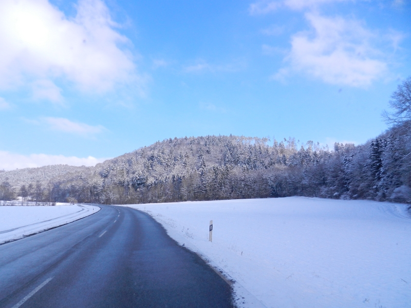 DSCN7334.JPG - Wir befinden uns nun auf dem Weg nach Bad Dürrheim. Wir wollen dort mal wieder "blubbeln". Mit anderen Worten, wir wollen in das Sole-Bad um zu relaxen.