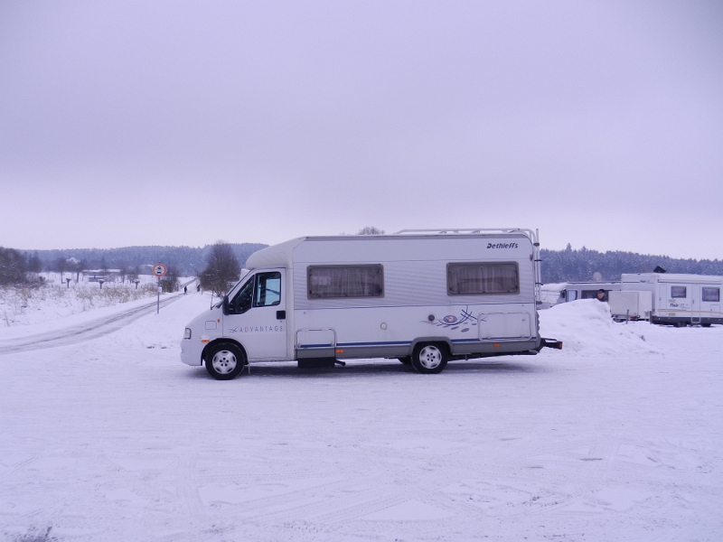 DSCN7451.JPG - Am nächsten Tag geht's weiter. Wir wollen kein Risiko eingehen, was den Schnee betrifft und fahren heute in richtung Heimat. Irgendwo wollen wir aber noch eine Nacht bleiben... Nunja, wir fahren halt mal einfach los...