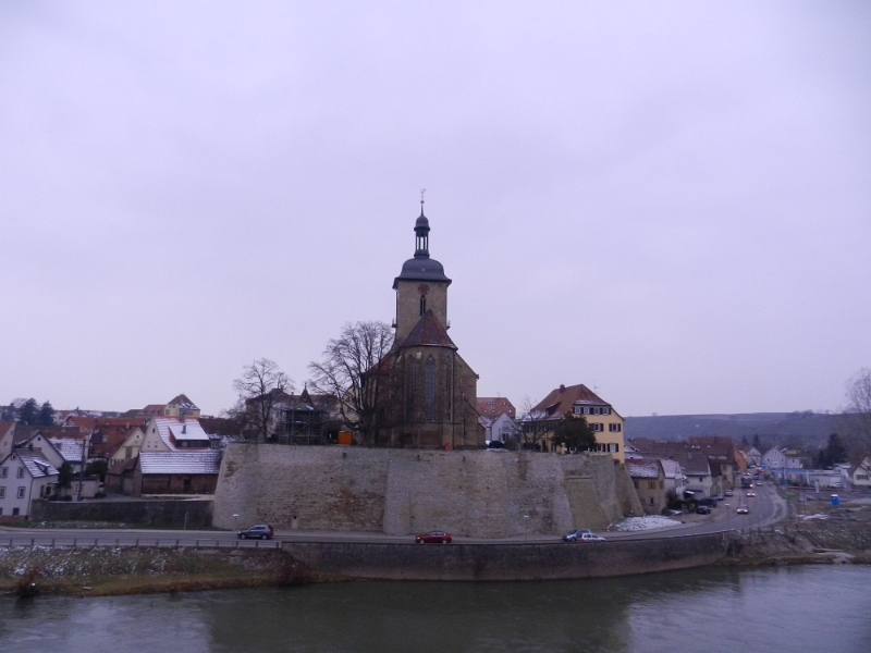 DSCN7507.JPG - Gegenüber, die Regiswindiskirche. ...aaaaber... keine Brücke?!?!Wir müssen also wieder zurück und über eine andere Brücke rüber gehen. :-(