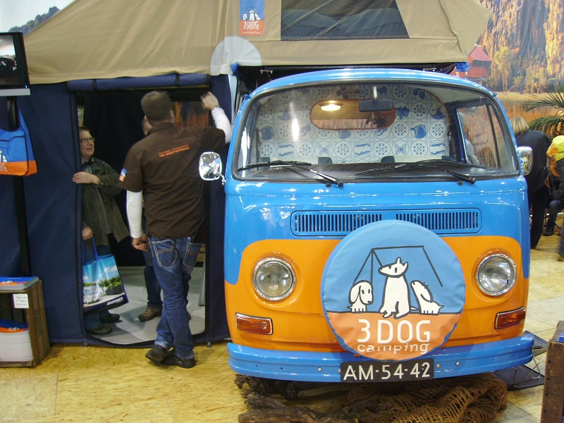 IMGP0018.JPG - Das hat doch eher was... Der Stand von "3 Dog Camping".