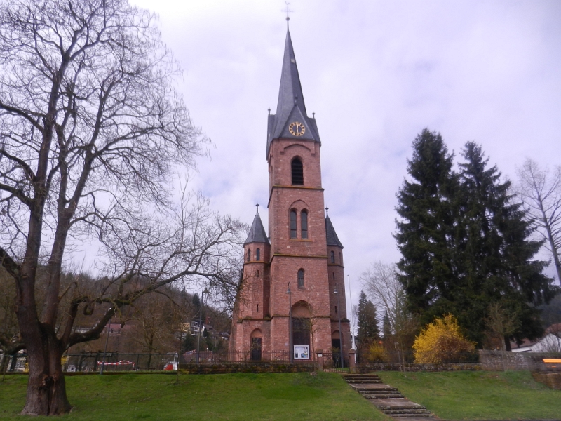 DSCN8288.JPG - Wir kommen an der evangelischen Kirche vorbei.