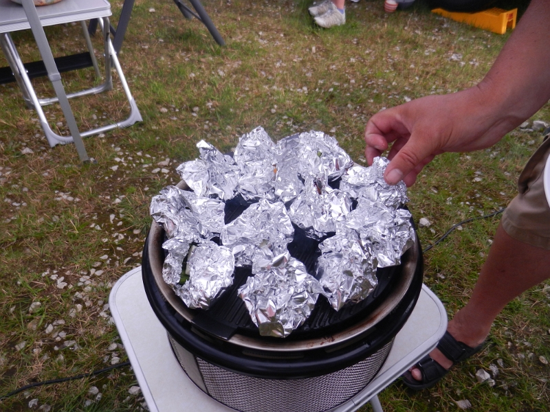 DSCN0663.JPG - Dirk wirft Päckchen mit Fetakäse und Paprika in die nächste Runde.